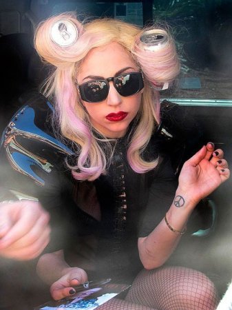    Lady GaGa  2010  (49 )