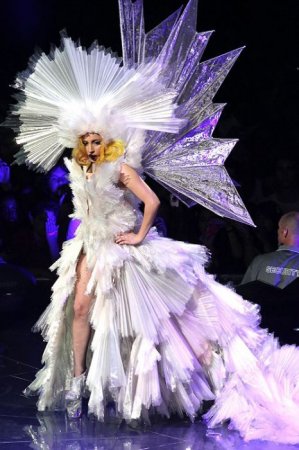    Lady GaGa  2010  (49 )