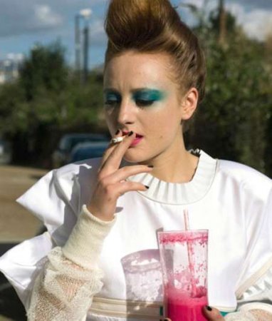 Millie Brown -    (31  + 1 )