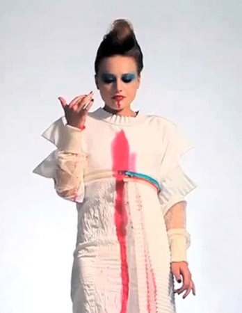 Millie Brown -    (31  + 1 )