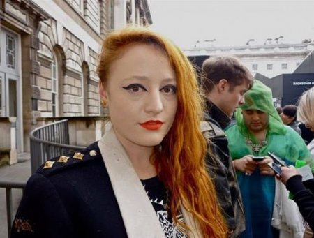 Millie Brown -    (31  + 1 )