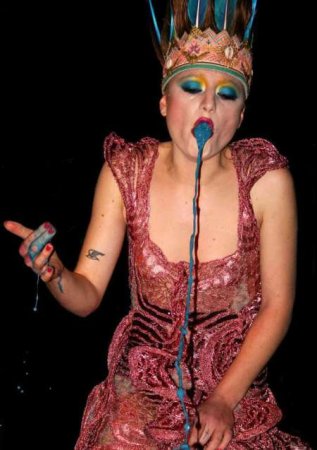 Millie Brown -    (31  + 1 )