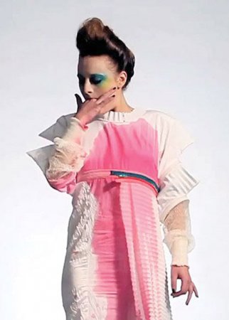 Millie Brown -    (31  + 1 )