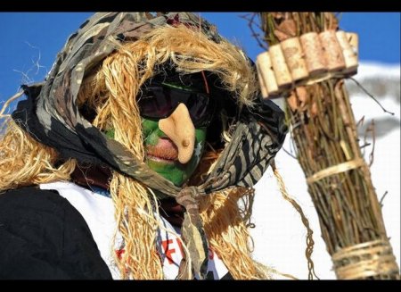    (Hexenabfahrt) (33  + 3 )