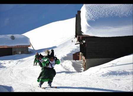    (Hexenabfahrt) (33  + 3 )