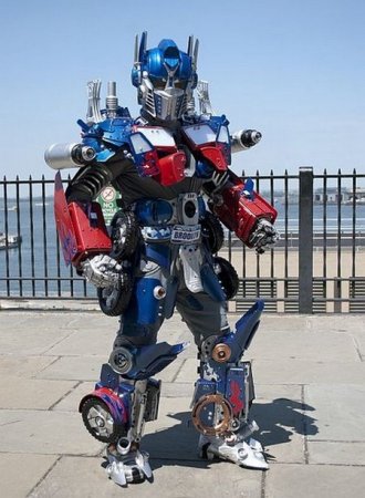 костюмы роботов из бытовых приборов (20 фото) костюмы роботов из бытовых приборов (20 фото)