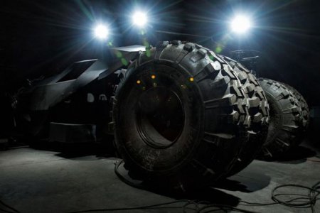     - Batman Tumbler (12  + 1 )
